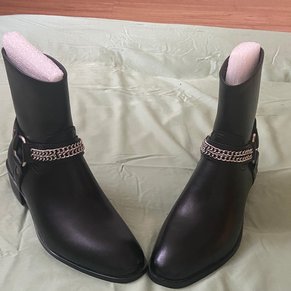 Elegant Black Ankle Boots with Chain Accent